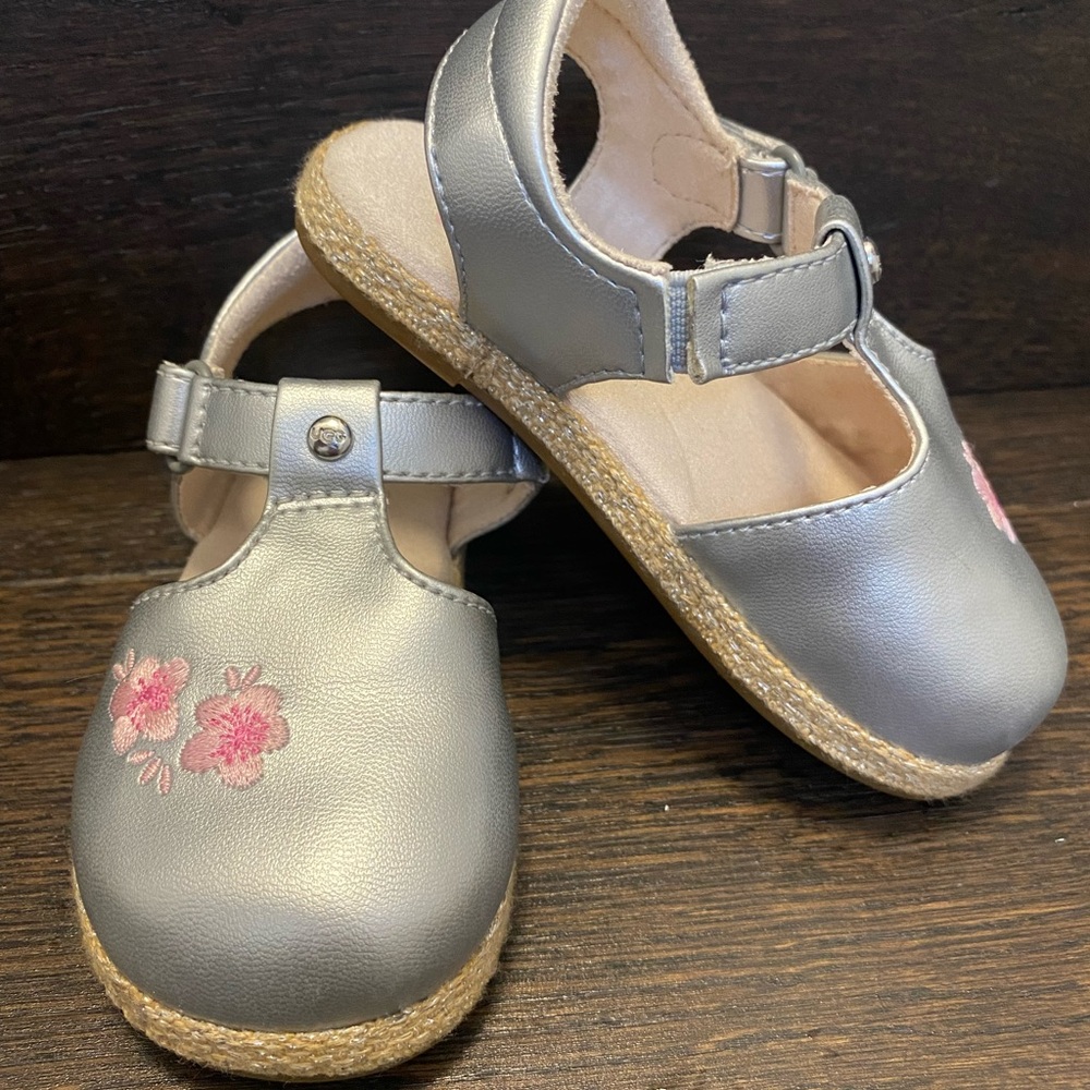 UGG Girl’s Silver and Pink Floral Flat Sandal - Size UK 6/ US 6/7